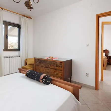 Nyaraló House For 12 People Close To The Sea Póla