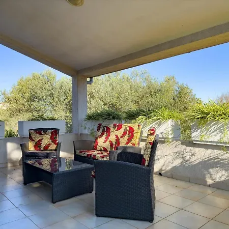 Holiday home House For 12 People Close To The Sea Pula