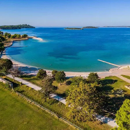 House For 12 People Close To The Sea Holiday home Pula