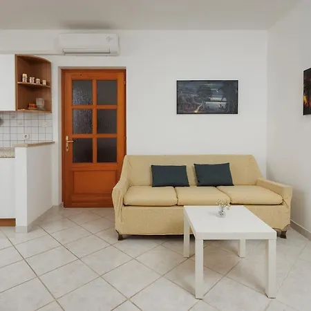 House For 12 People Close To The Sea Holiday home